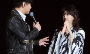孙燕姿演唱会炸场实录：林俊杰用女key伴唱，00后追星赢家现身！