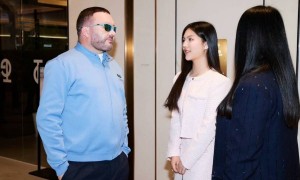 王诗龄回国后在宴会上惊艳到大家！真成财阀千金了，骨子里的优雅