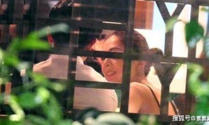 许玮甯邱泽牵手散步，十指紧扣好恩爱，结婚3年仍旧甜如初恋