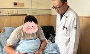 25cm血痕！杭州外卖小哥送餐时遭割颈，头盔救回一命