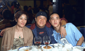 曾志伟72岁生日众星云集！筹款600万给寺庙，和尚佛珠卖了22万