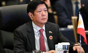马科斯越来越猖狂了！菲兵拦截中国船只，没等解放军出手，菲美演习先出意外了