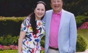 53岁孟晚舟现身继子母校，本人又美又胖，小4岁丈夫帅气又贴心！