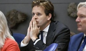 荷兰经济大臣承认：没想到中方反击这么狠，真的叫停芯片出口，被打了个“措手不及”